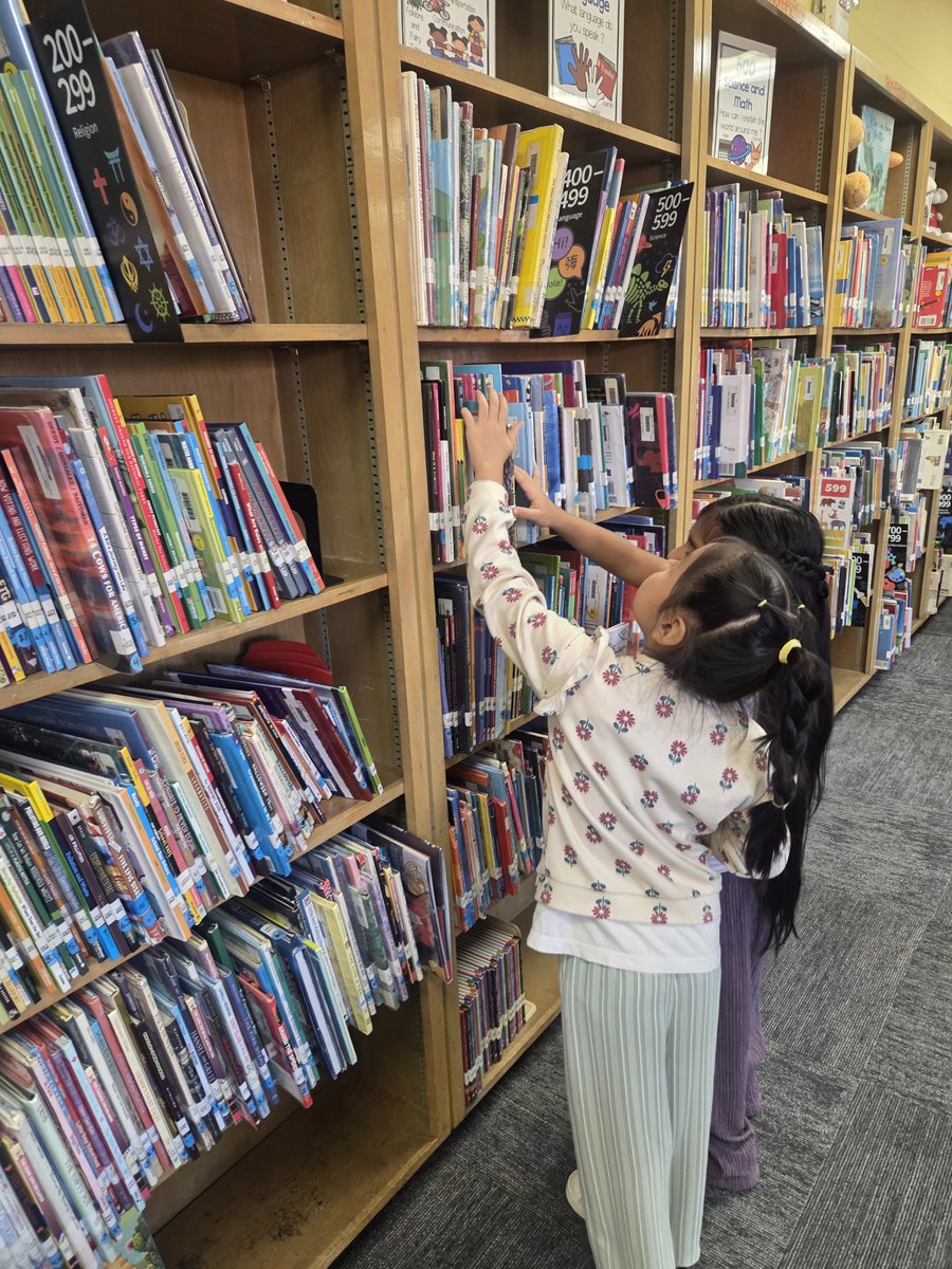 reginasblanton's tweet photo. Caught some BEANSTACK champions last week. We are working hard to increase our love for Literacy at @henderson_mill @HMESPTA @DCSDSTEM @DcsdRegion2 @beanstackapp #Literacy #loveofreading #lexile #readingbooks #books https://t.co/pjgo59pntJ