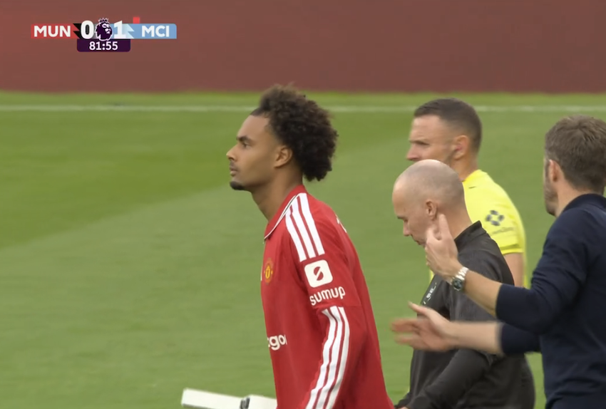 TouchlineX's tweet photo. 📸 - JOSHUA ZIRKZEE COMES ON FOR MANCHESTER UNITED TO SAVE THEM! https://t.co/kg2uCshJSO