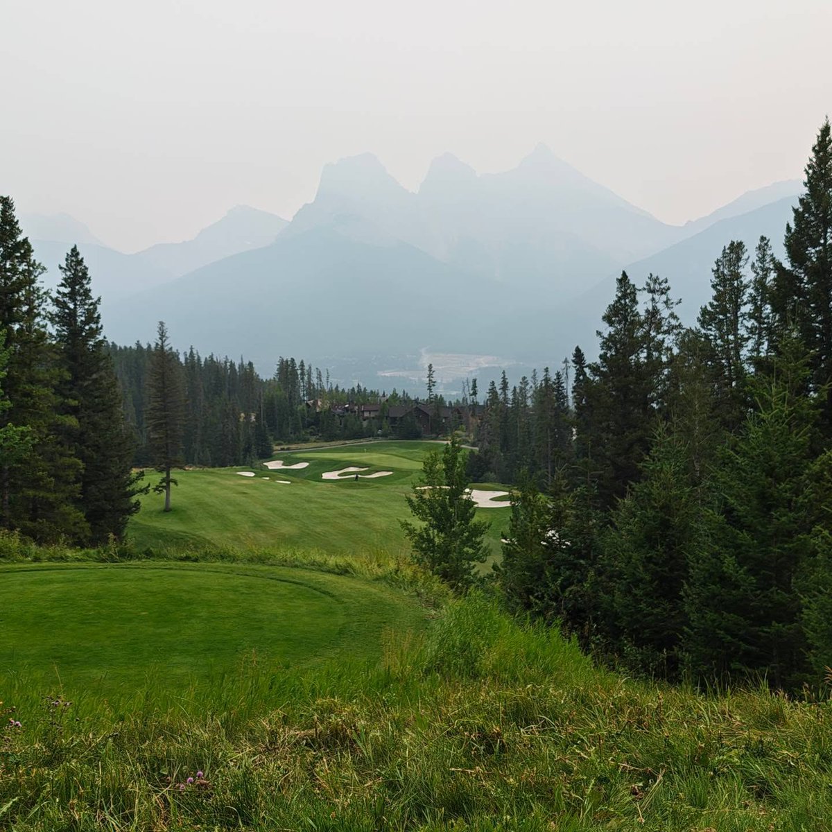 CorneliaErbrra's tweet photo. Day one of our golfing and Oregon Coast road trip is in the books. Beautiful mountain views, even through the smoke. https://t.co/bUH2SyaOqQ