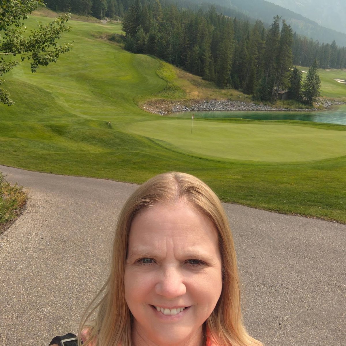 CorneliaErbrra's tweet photo. Day one of our golfing and Oregon Coast road trip is in the books. Beautiful mountain views, even through the smoke. https://t.co/bUH2SyaOqQ