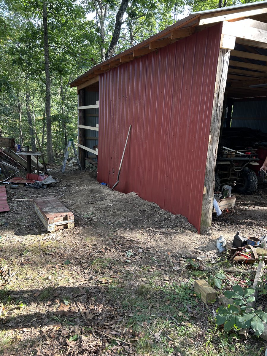 joshmartz89's tweet photo. The new shed is almost done out at the cabin https://t.co/jQivkvDuF8