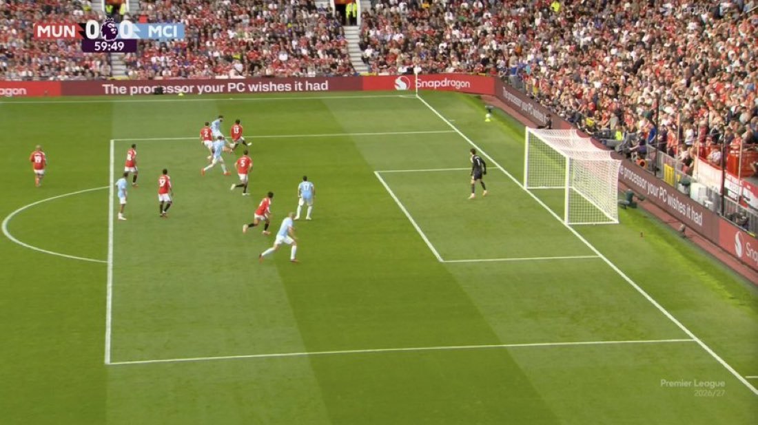 Massi09MK's tweet photo. No words: Enzo did play the ball !! That's offside. Refree trying to make out for his mistaken red card #MUNMCI https://t.co/c9nePaXIov