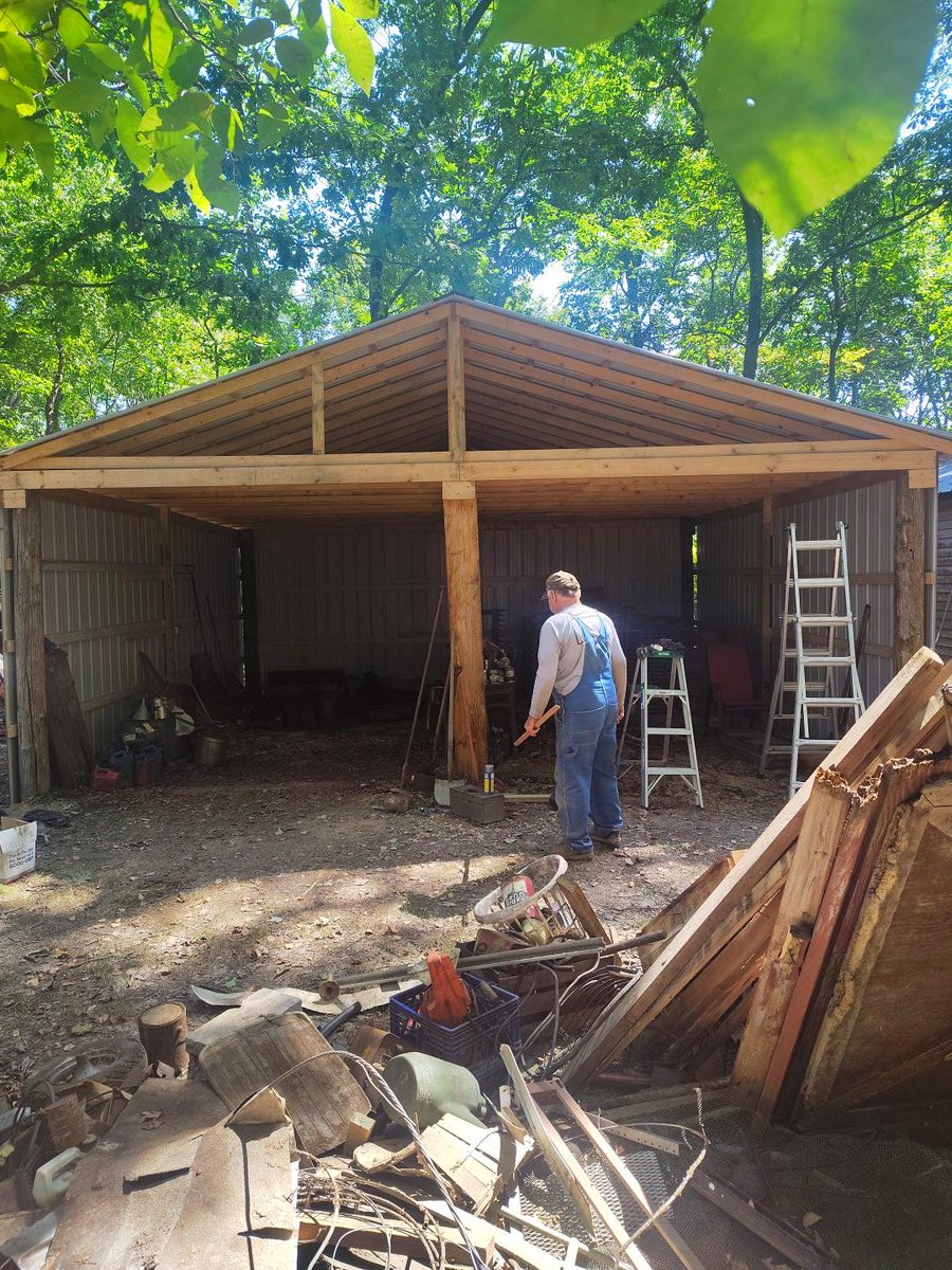 joshmartz89's tweet photo. The new shed is almost done out at the cabin https://t.co/jQivkvDuF8