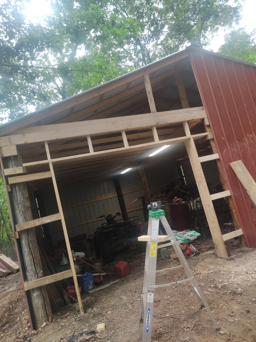 joshmartz89's tweet photo. The new shed is almost done out at the cabin https://t.co/jQivkvDuF8