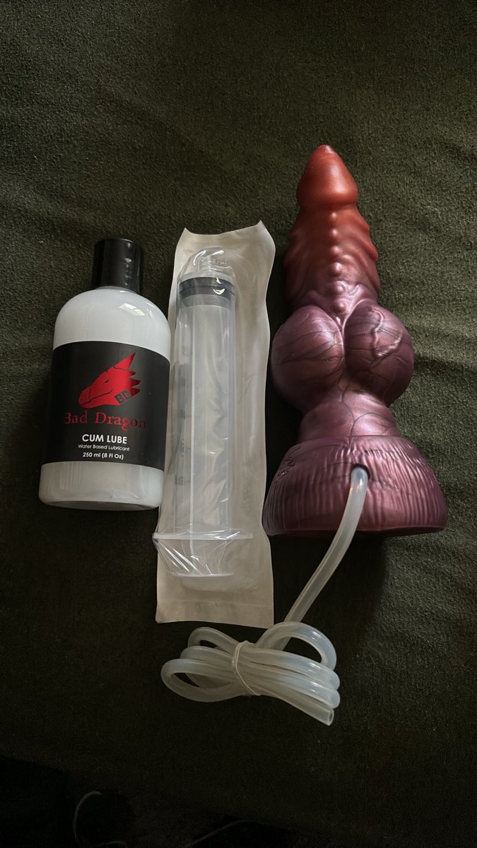 undeadcuntboy's tweet photo. New toy 😵‍💫 cant wait to breed @SanguisDeo with it (fenrir size medium) https://t.co/nULzQYflSA