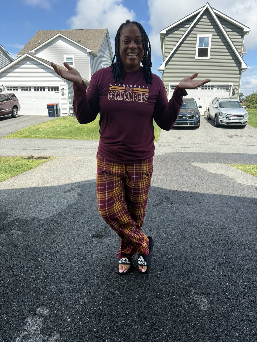 COACH_SCJ22's tweet photo. I am ready! Jesus please be a fence, touchdowns, field goals and more wins than losses!!! Amen!!! 😂😂😂😂 #GoCommanders https://t.co/jg9lVF5MHc