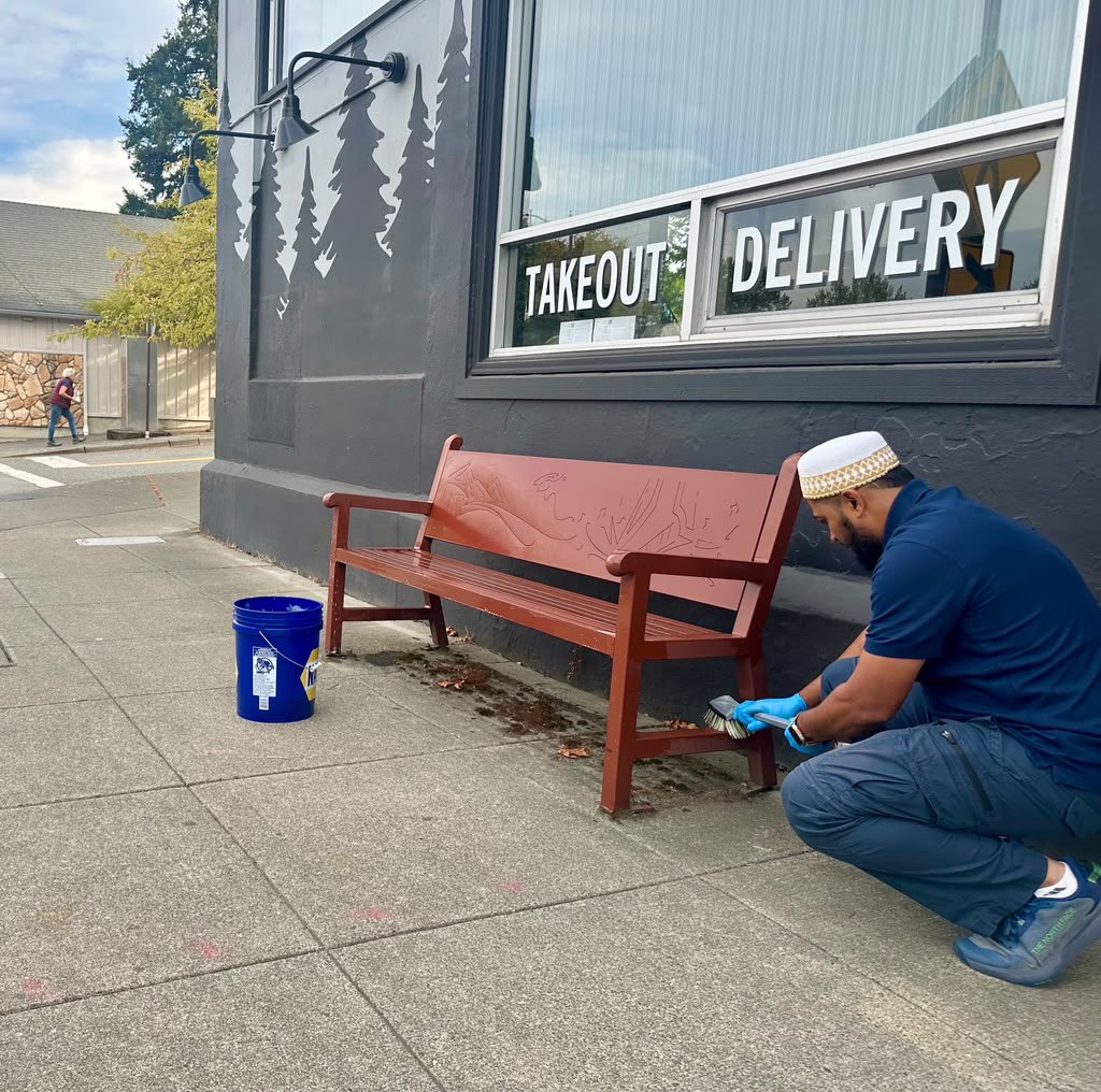 Bohras_USA's tweet photo. Joining members of @Ch_JesusChrist in @cityofduvall, the #Seattle #DawoodiBohra community took part through @ProjectRiseDB in a community cleanup marking the September 11 National Day of Service and Remembrance, helping care for shared public spaces.

#911Day #NationalDayOfService