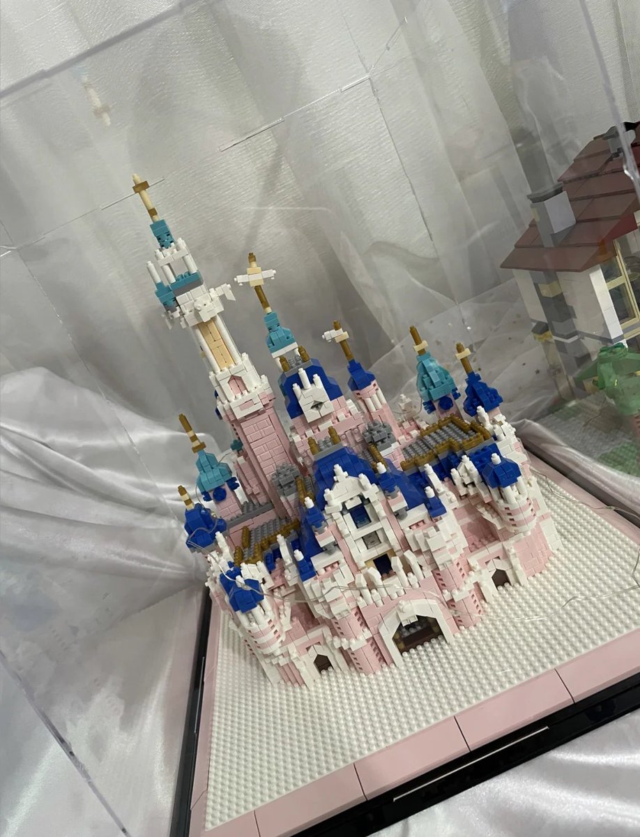 AlinaCloweq6bc's tweet photo. Spent this sunny afternoon building block castles with my 5-year-old—collaboration, giggles, and zero screen time make the best bonding! https://t.co/XivjP6rnh8