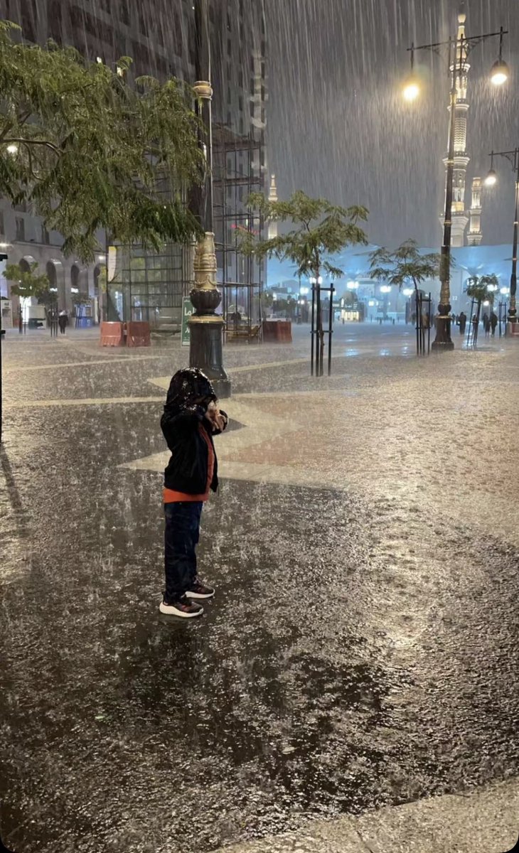 reeemm4567's tweet photo. Madinah, I miss you. 🌧️🤍 https://t.co/y1XVBA3RLO