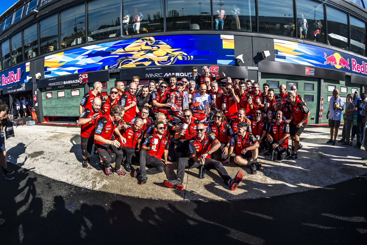 ducaticorse's tweet photo. The squad ❤️🔥🍾
#SanMarinoGP 🇸🇲

#ForzaDucati #DucatiLenovoTeam https://t.co/RYCItvs3IM