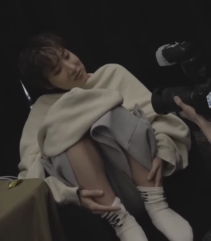 uarmysunz's tweet photo. he’s so smol 😭😭😭😭😭😭😭😭😭😭😭😭😭😭😭😭😭😭😭😭😭😭😭😭😭😭😭😭😭😭😭😭😭😭😭😭😭😭 https://t.co/kEXlZSsZ3e