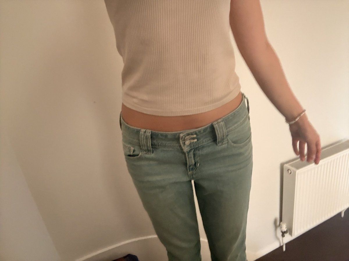 sickkittybody's tweet photo. all iv been doing is gym, work and play on my ipad https://t.co/23Gfb1twsK