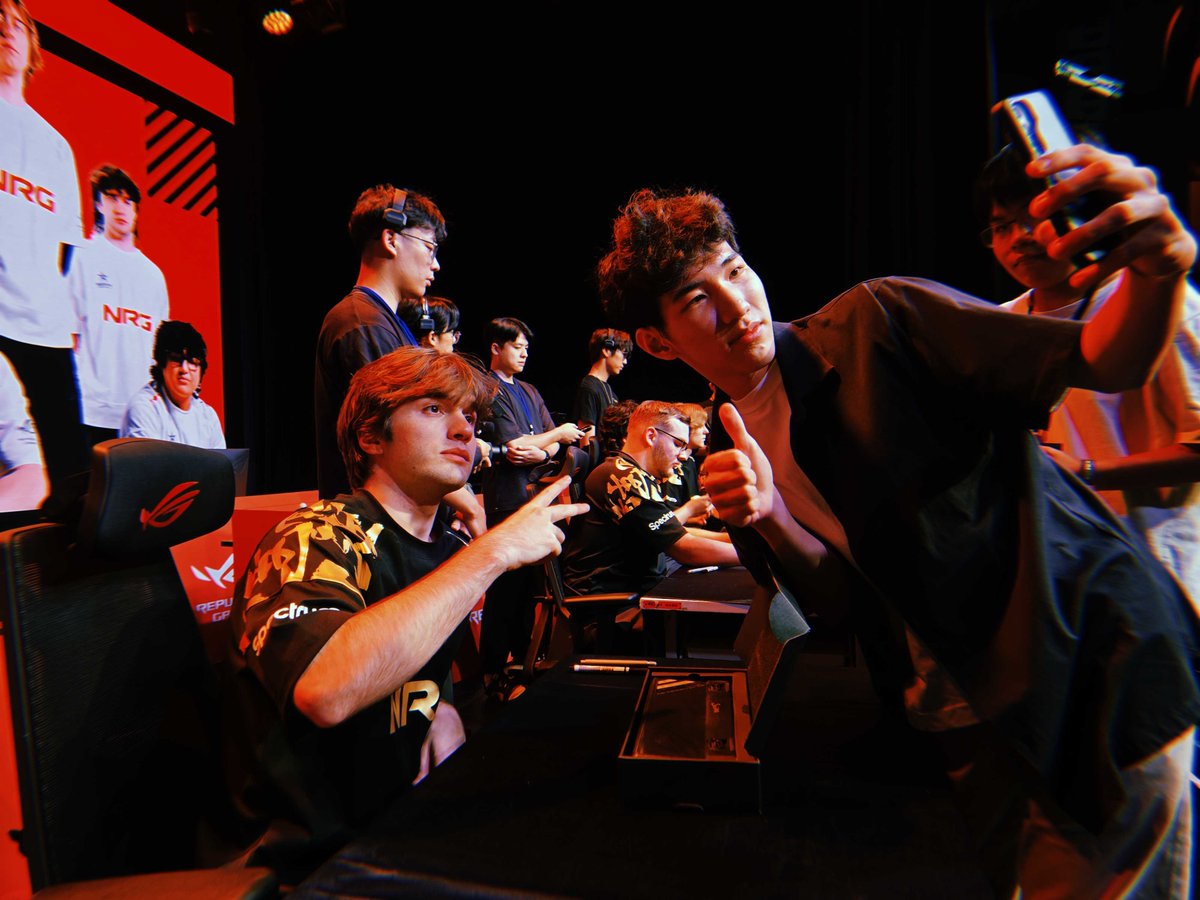 NRGgg's tweet photo. Thank you to everyone that stopped by our fan meet in Taipei 🧡

A special thanks to our partners at @ASUS_ROG for setting up an incredible event! https://t.co/S9Mis8vsZ1