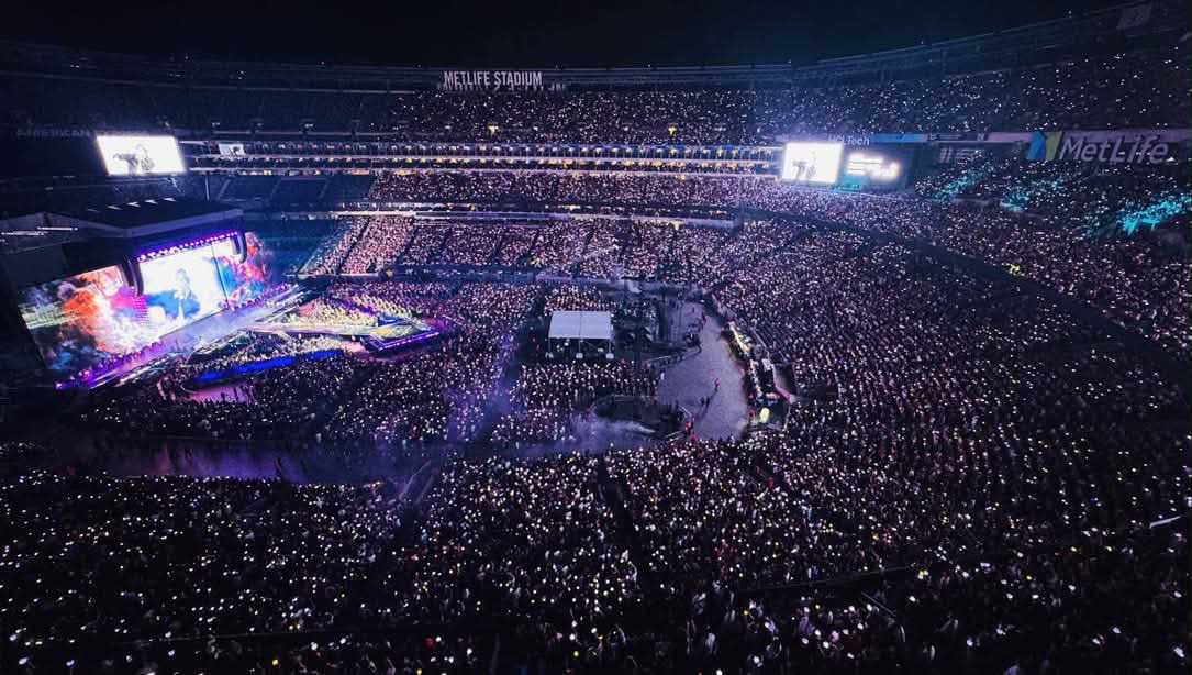 jiyongvamp's tweet photo. This insane picture of the crowd for BIGBANG at MetLife omg 🥹💛… https://t.co/31TX4PsySl