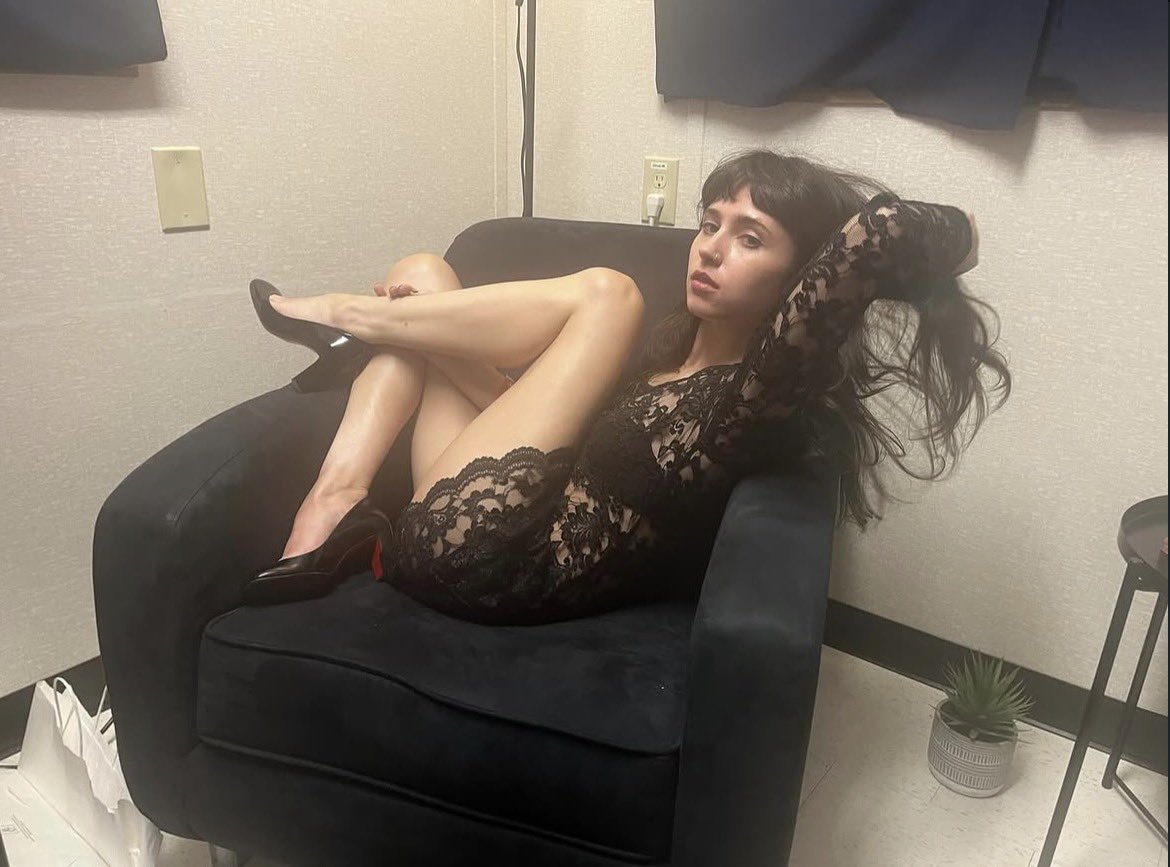 alicentsling's tweet photo. when you just like to sit down https://t.co/WsrZfxEdxm