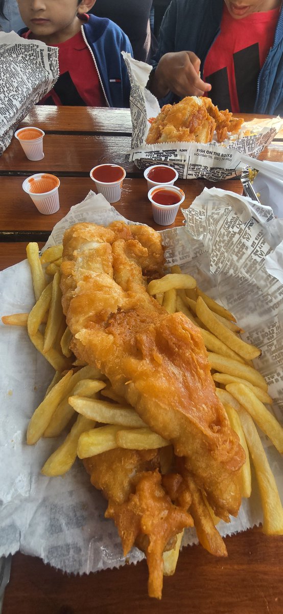 Shahbaz1110888's tweet photo. Fish On The Rocks at Hout Bay is Cape Townโs most famous seafood point! ๐๐
โ#FishOnTheRocks #HoutBay #CapeTown https://t.co/haHRwZ5vaI
