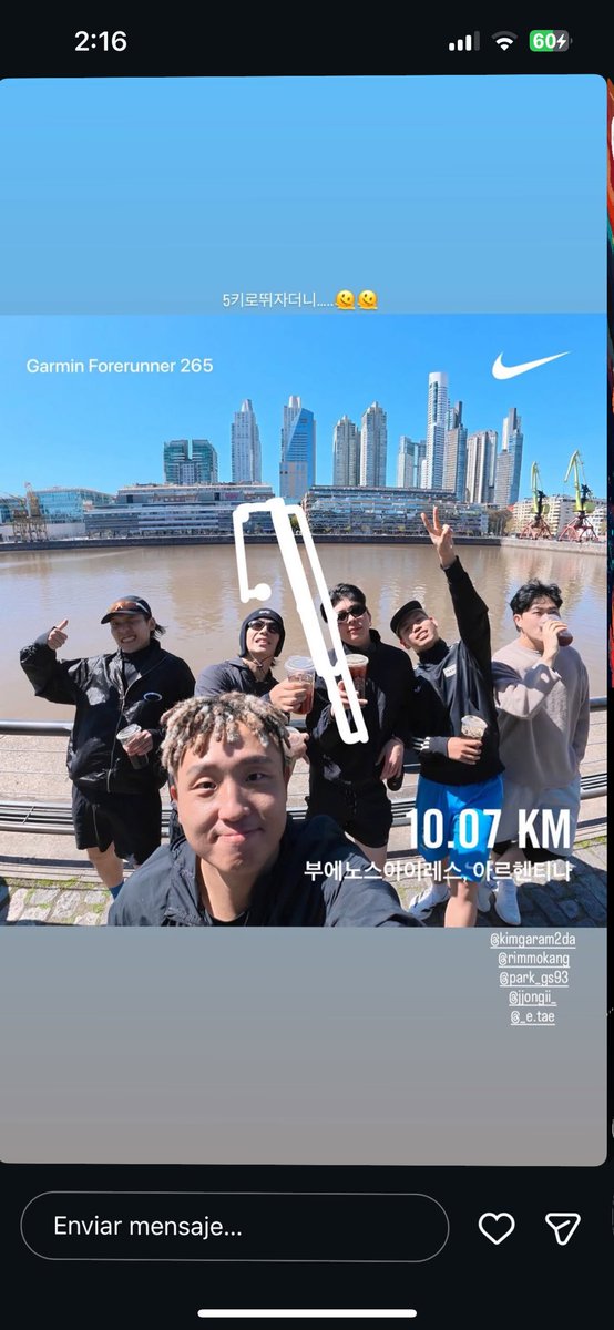 stayvillesp's tweet photo. los bailarines de stray kids hasta fueron de feriaaaaaaaa dios están re contta disfrutando el dia lindo https://t.co/Fq77NjlKZx