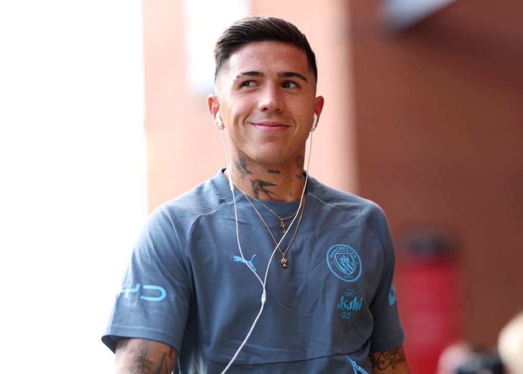 lautarodeIcampo's tweet photo. En esta red social me quisieron hacer creer que ir al Manchester City iba a ser un error en su carrera.

Hoy, ganó su primer derby de Manchester de visitante en Old Trafford y con uno menos durante 70 minutos.

Enzo Jeremías Fernández, pelota bajo la suela y a jugar como él sabe. https://t.co/gWQApw0Ioo