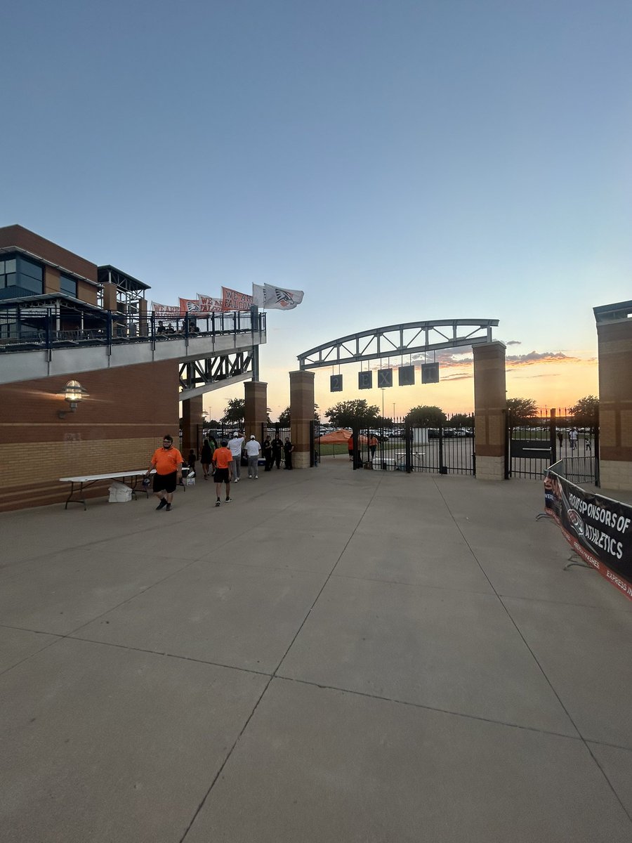 JavidNua's tweet photo. Had a great night at @UTPBFootball! Got a feel for the environment, met some great players, and had some great conversations with the coaches. I want to thank @LottZeke for the invite and the opportunity to be there!
@CoachJETaylor @CoachSoftley @ElrodCoach @BeltonTigerFB https://t.co/hyApc3BLke