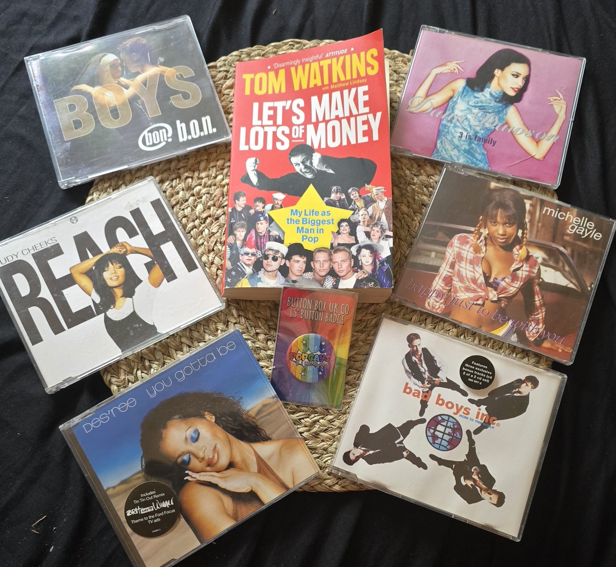 PopGays's tweet photo. When one is undertaking  the beginning of an epic clear out (sometimes referred to as a "death declutter")
And you find a little treasure trove of 90's stuff!
@michellegayle1 @JudyCheeks1 #desired #BON #BadBoysInc #DanaDawson (RIP)
#TomWatkins https://t.co/2yyXpwBQrw