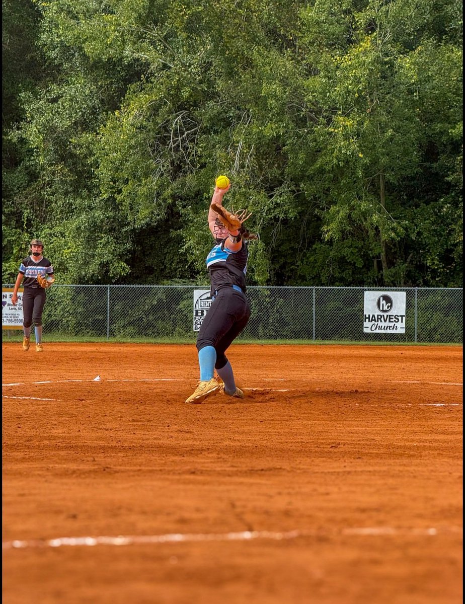 LBellinger2029's tweet photo. A little pick up play yesterday with the bombers, before practice with my 🧨 girls today. 

Mound stats:
4.2 innings on the mound, 7ks, 1bb, 0ERA!

Plate stats:
Finished with a .400 on the day. https://t.co/L8WQE4aJ0i