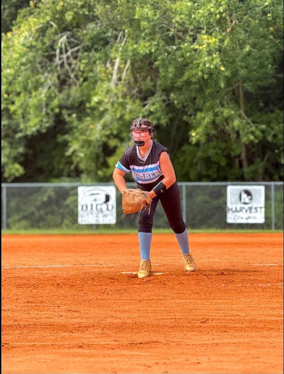 LBellinger2029's tweet photo. A little pick up play yesterday with the bombers, before practice with my 🧨 girls today. 

Mound stats:
4.2 innings on the mound, 7ks, 1bb, 0ERA!

Plate stats:
Finished with a .400 on the day. https://t.co/L8WQE4aJ0i