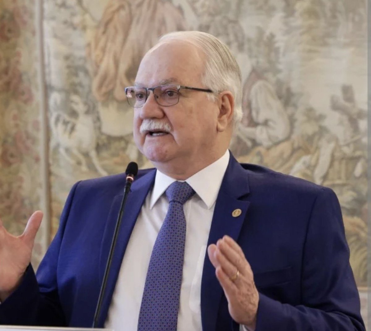 fiscaldofim's tweet photo. Afinal, você confia na IMPARCIALIDADE de Edson Fachin na condução do processo envolvendo Alexandre de Moraes? https://t.co/jPrUer04B3