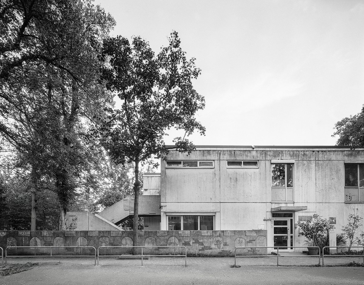 realbeck's tweet photo. Testbild:
Kita Nr. 66 am Palmengarten, Frankfurt Westend
#4x5 #4x5photography #4x5film #largeformatphotography #retropan #retropan320 #architektur #frankfurt #westend https://t.co/tMezL7pmHZ