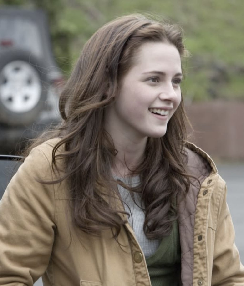archivetwilight's tweet photo. happy birthday bella swan 📚✨️💘 https://t.co/FL7YB6bEU0