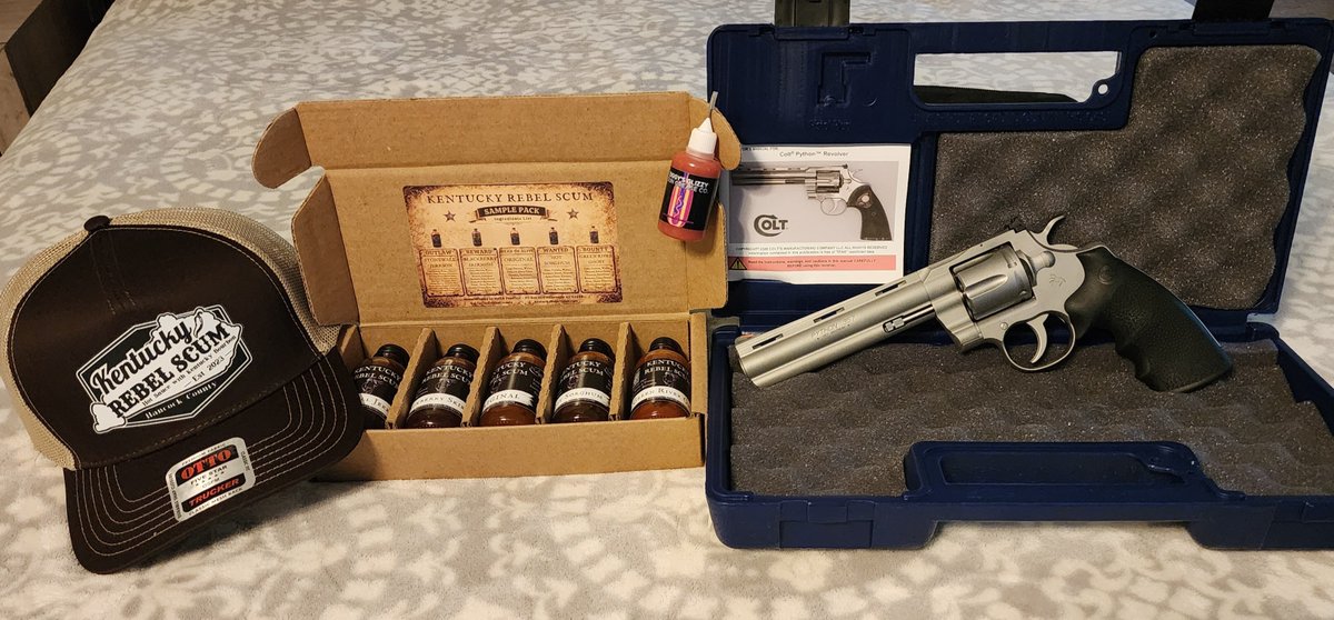 Serobe52's tweet photo. Thank you @harveyspistols (best gun shop ever), @SummRidge , @BonafideKRS  and @ZiggysGlizzy  for this awesome package!  Sorry for the delay, but @USPS decided to take the Rebel Scum on an Eastern US tour.  No wonder postage keeps going up.

Anyways, thank you again and y'all have a blessed Sunday afternoon!