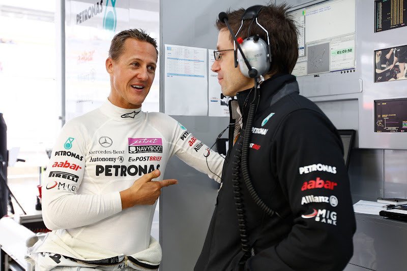 bonotires's tweet photo. If nothing changes by the end of the season it means that after working as race engineer for 7 time wdc Michael Schumacher then after being race engineer and winning 6 wdc with Lewis Hamilton, Bono may have another world champion driver 😭 crazy CV https://t.co/7mUL47NjYe