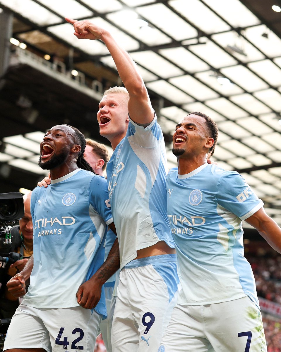 centregoals's tweet photo. 🚨🚨| 10 MAN MANCHESTER CITY BEAT MANCHESTER UNITED AT OLD TRAFFORD !!!!!!!!! 😱😱😱 https://t.co/8thx4NOht5