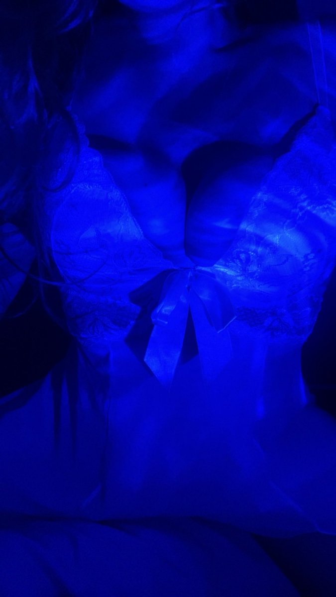 VikkiLee022's tweet photo. Good night &amp; Sweet dreams 🌙💤 
If you dream of my Titties you have to send to me when you wake up 😈✨

Findom https://t.co/9iAm9480GW
