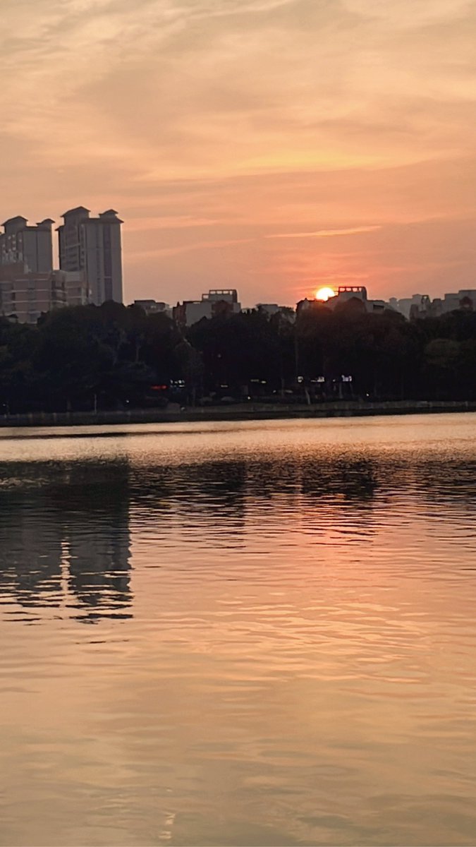 aurob063392's tweet photo. New to photography Start with mastering natural light—golden hour (1hr after sunrise / before sunset) adds warm, dreamy tones to any shot, no fancy gear needed. https://t.co/VSCsRIKAN1