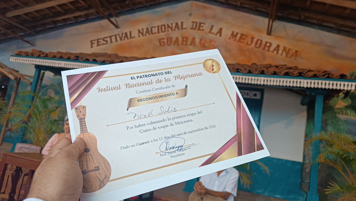 drronelsolis's tweet photo. Graduación del Curso de Toque de Mejorana 2026 en Guararé. 12 de septiembre de 2026. https://t.co/R0vnDfGEeB