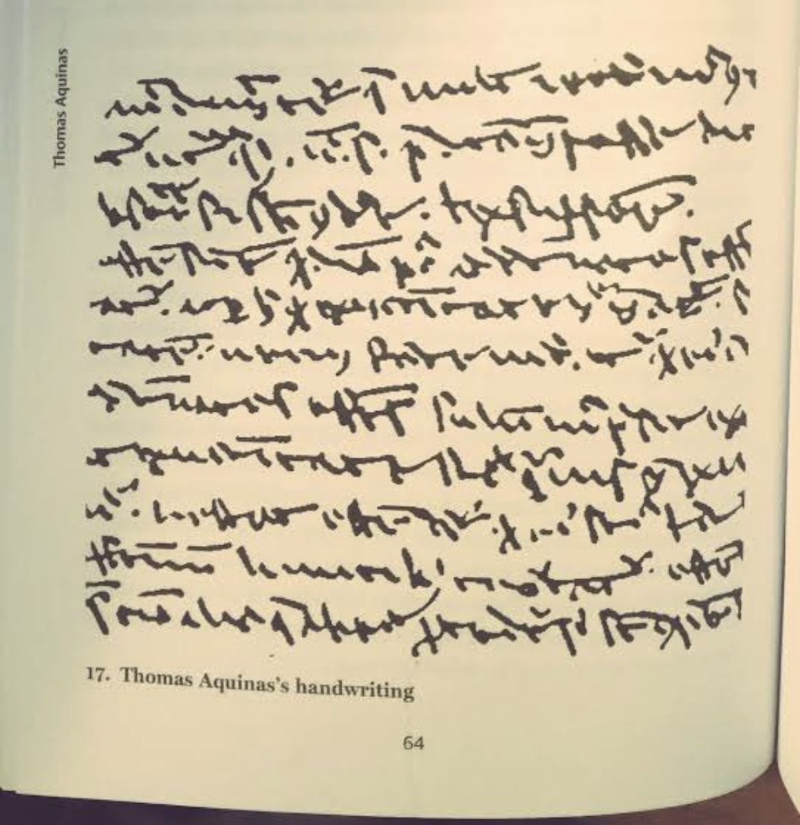 abracetradicao's tweet photo. Assim era a caligrafia de São Tomás de Aquino.

Dois editores pagaram um preço alto tentando decifrá-la. O padre Petrus Paulus Mackey, da Comissão Leonina, passou décadas sobre os textos originais e ficou cego nos últimos anos de vida. Pietro Antonio Uccelli, que publicou a edição do manuscrito da Suma contra os Gentios em 1878, também perdeu a visão no esforço.

A letra de São Tomás ficou conhecida na história como littera inintelligibilis (letra ininteligível). Só o secretário Reginaldo de Piperno conseguia lê-la com fluência.