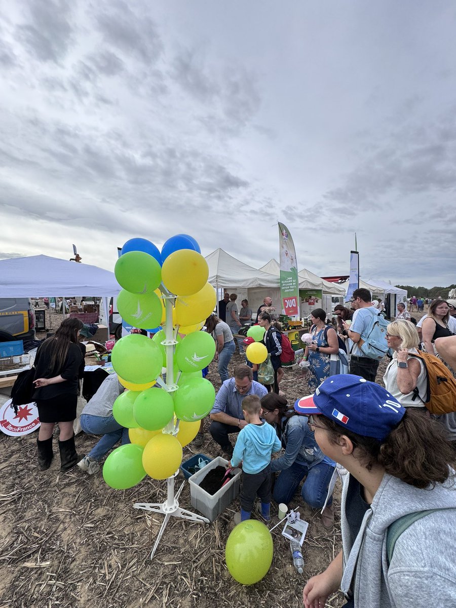 agritof60's tweet photo. Super festival de la terre à COURPALAY organisé par les @JeunesAgri bravo à tous les salariés @valfrancecoop d’avoir été présent pour la journée 🙏 @vandaele_sa @GreffinDamien @rousseautrocy @Fragritwittos @vpecresse @Metiersdugrain @Departement77 https://t.co/vHSrNEmbW4