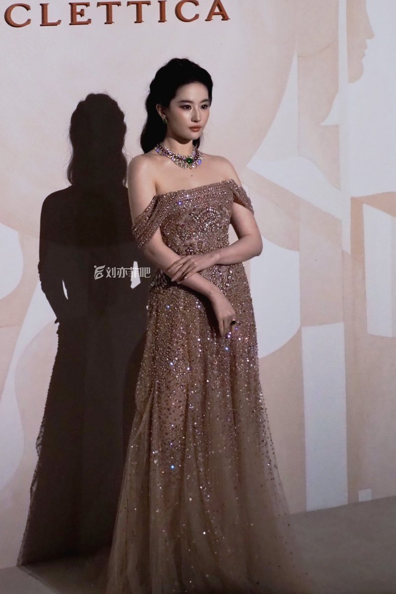 joyyyyside's tweet photo. Queen Liu Yifei @yifei_cc x #Bvlgari #Kaleidos ✨ @Bulgariofficial 

#LiuYifei #刘亦菲 #劉亦菲 #CrystalLiu #LưuDiệcPhi #หลิวอี้เฟย #ЛюИфэй #유역비 #リウ・イーフェイ #リウイーフェイ #YifeiLiu #Mulan #MeetYourself #花木兰 #TheTaleOfRose #BvlgariHighJewelry #Eclettica #宝格丽 https://t.co/pGxovHt3W9
