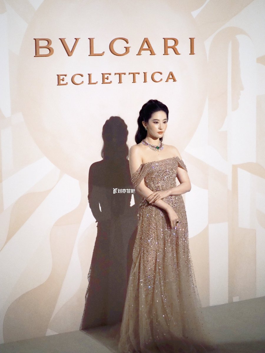 joyyyyside's tweet photo. Queen Liu Yifei @yifei_cc x #Bvlgari #Kaleidos ✨ @Bulgariofficial 

#LiuYifei #刘亦菲 #劉亦菲 #CrystalLiu #LưuDiệcPhi #หลิวอี้เฟย #ЛюИфэй #유역비 #リウ・イーフェイ #リウイーフェイ #YifeiLiu #Mulan #MeetYourself #花木兰 #TheTaleOfRose #BvlgariHighJewelry #Eclettica #宝格丽 https://t.co/tNZ10bxKi5