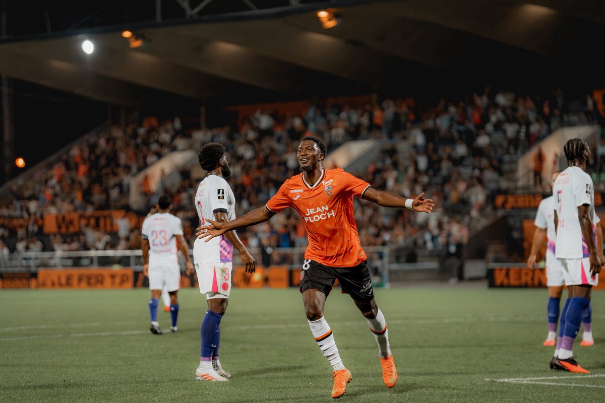 tony_esnault's tweet photo. Je vous aime 🧡

C’est juste beau, ce que j’ai vécu pendant 5 saisons avec vous !
L’amour, le soutien que vous m’avez apporté chaque week-end et hier… Hier, j’ai reçu tellement et voir les Ultras de ma ville, de mon club entonner mon prénom, wow, je n’oublierai rien. Merci 🧡 https://t.co/yUk6ietgsR