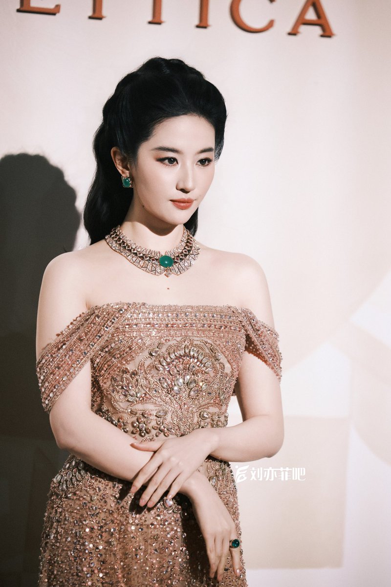 joyyyyside's tweet photo. Queen Liu Yifei @yifei_cc x #Bvlgari #Kaleidos ✨ @Bulgariofficial 

#LiuYifei #刘亦菲 #劉亦菲 #CrystalLiu #LưuDiệcPhi #หลิวอี้เฟย #ЛюИфэй #유역비 #リウ・イーフェイ #リウイーフェイ #YifeiLiu #Mulan #MeetYourself #花木兰 #TheTaleOfRose #BvlgariHighJewelry #Eclettica #宝格丽 https://t.co/riFvmUQ3jJ