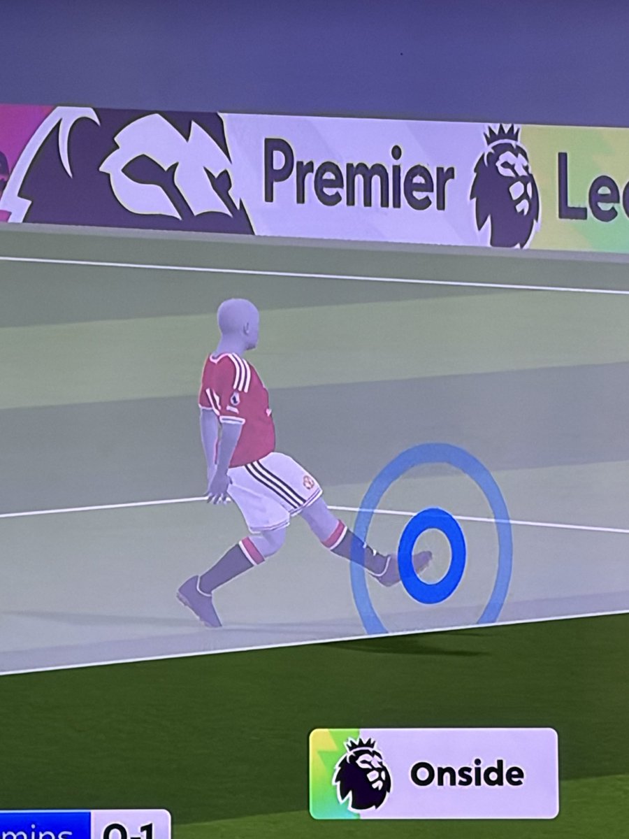 colinmufc2's tweet photo. Another thing I don’t get with that

They’re using Dorgu’s toe as the measure for Haaland being onside

The ball deflects off his toe when it’s in this position

So where was his toe when the ball actually left the City player’s foot?

Cause I doubt it was in that position https://t.co/Xzx2zcBhct