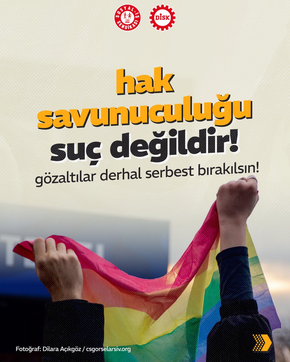 sosyalissendika's tweet photo. Hak savunuculuğu suç değildir!

Bugün Türkiye’nin pek çok kentinde, başta LGBTİ+ hak savunucuları olmak üzere yaşamın tüm renklerini, birlikte yaşamı savunan çok sayıda sivil toplum kuruluşunun üye ve yöneticisi gözaltına alındı. “Aile”, “çocuk” ve “huzur” gibi kavramlarla meşrulaştırmaya çalışılan; ayrıcalıklı bir azınlığın keyfinden başka dayanağı olmayan hukuksuz gözaltılar derhal serbest bırakılmalıdır.

Yaşam hakkını savunanlara, sendikal hakları savunanlara, demokratik hakları savunanlara; bir azınlık grubunun hoşuna gitmeyen çağdaş demokratik değerleri savunan tüm kesimlere yönelen saldırıların münferit olmadığını biliyoruz. LGBTİ+’ların yaşam mücadelesine yönelik baskı ve yıldırma girişimlerinin boşa çıkacağını da biliyoruz.

Yaşamı savunmak suç değildir! Varoluş suç değildir! İktidarın adeta bir cadı avına dönüştürdüğü operasyonlara karşı yaşam hakkı savunucularının yanındayız!