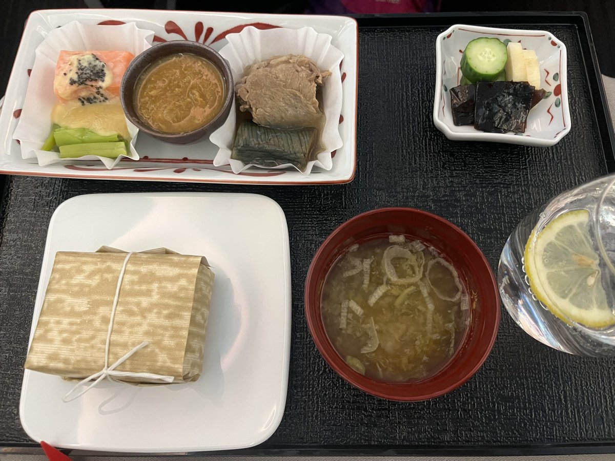 chocoJGC328's tweet photo. 成田→シカゴ✈️ビジネスクラス
大満足のフライトでした🈵❤️🥰

#JAL https://t.co/kNmXjpXSix