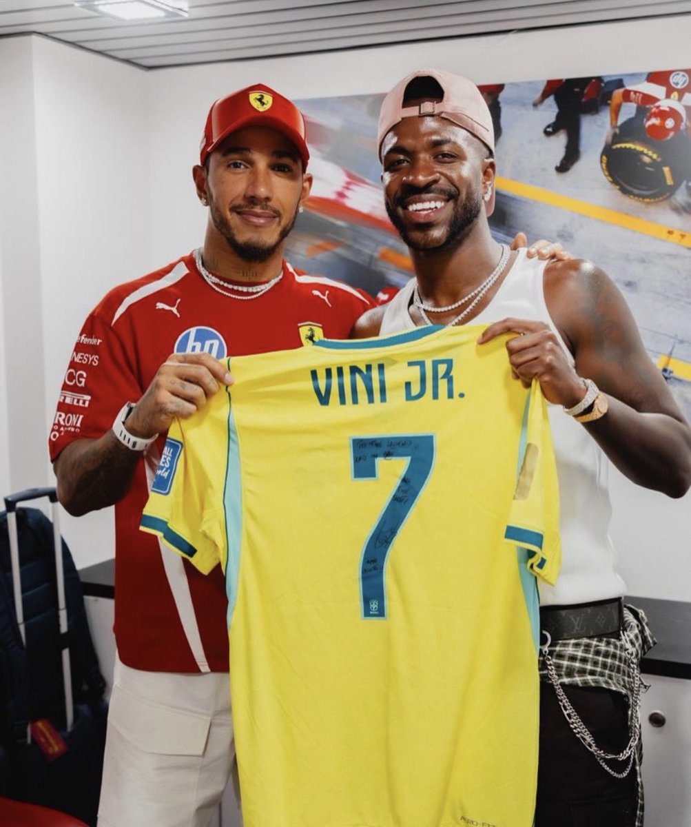 MadridXtra's tweet photo. Lewis Hamilton x Vini Jr. ⭐️⭐️ https://t.co/RS1cVJHteH