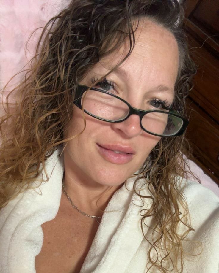 raynabroncpsyi's tweet photo. Last night was such a great one. I slept so peacefully, and I woke up feeling refreshed, happy, and looking good this morning. 😊 
😍🥰 https://t.co/OFb4lr7ryf