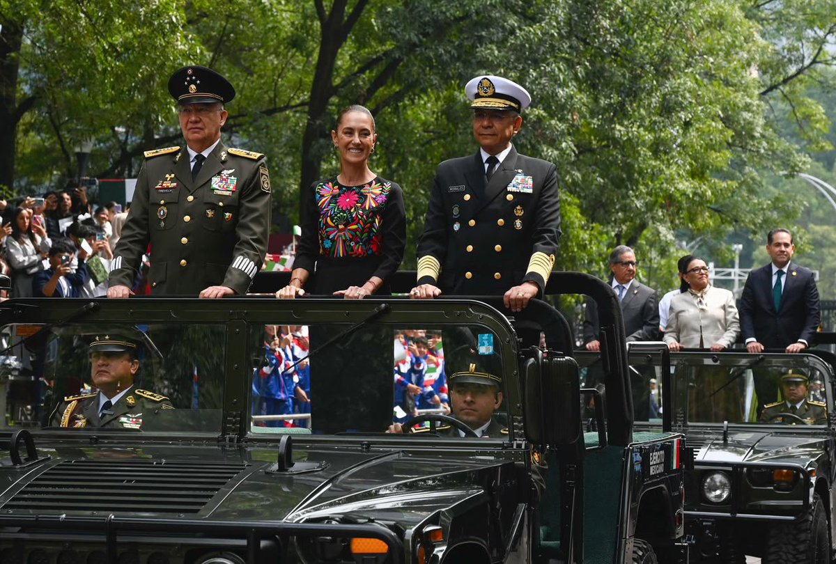rosaicela_'s tweet photo. La Presidenta @Claudiashein encabezó la ceremonia por el 179 aniversario de la Gesta Heroica de los Niños Héroes. Recordamos a quienes el 13 de septiembre de 1847 defendieron con valor el Castillo de Chapultepec y la soberanía nacional. 🇲🇽@Defensamx1 @AlmiranteSrio @higinio_mtz @RaulBCCue @ErnestinaGodoy_ @HugoAguilarOrti @ClaraBrugadaM