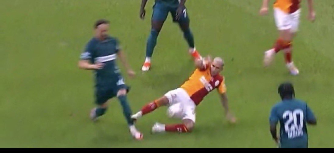 KutbayMhttn's tweet photo. Artık alenen ap açık yapıyorlar hadi sıkıysa kırmızı ver dercesine😡😡😡
@TFF_Org İSTİFA
#MHKİstifa 
#FerhatGündoğduİSTİFA https://t.co/Pdg3ReU9F9