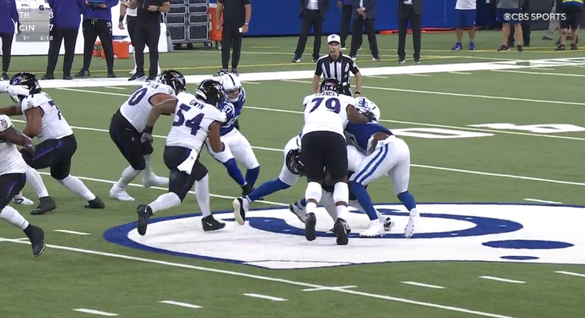 koestreicher34's tweet photo. What if I told you Lamar Jackson turned this play into a 16-yard run on third down to pick up a huge first down

I am telling you that https://t.co/F5KBU0npVr