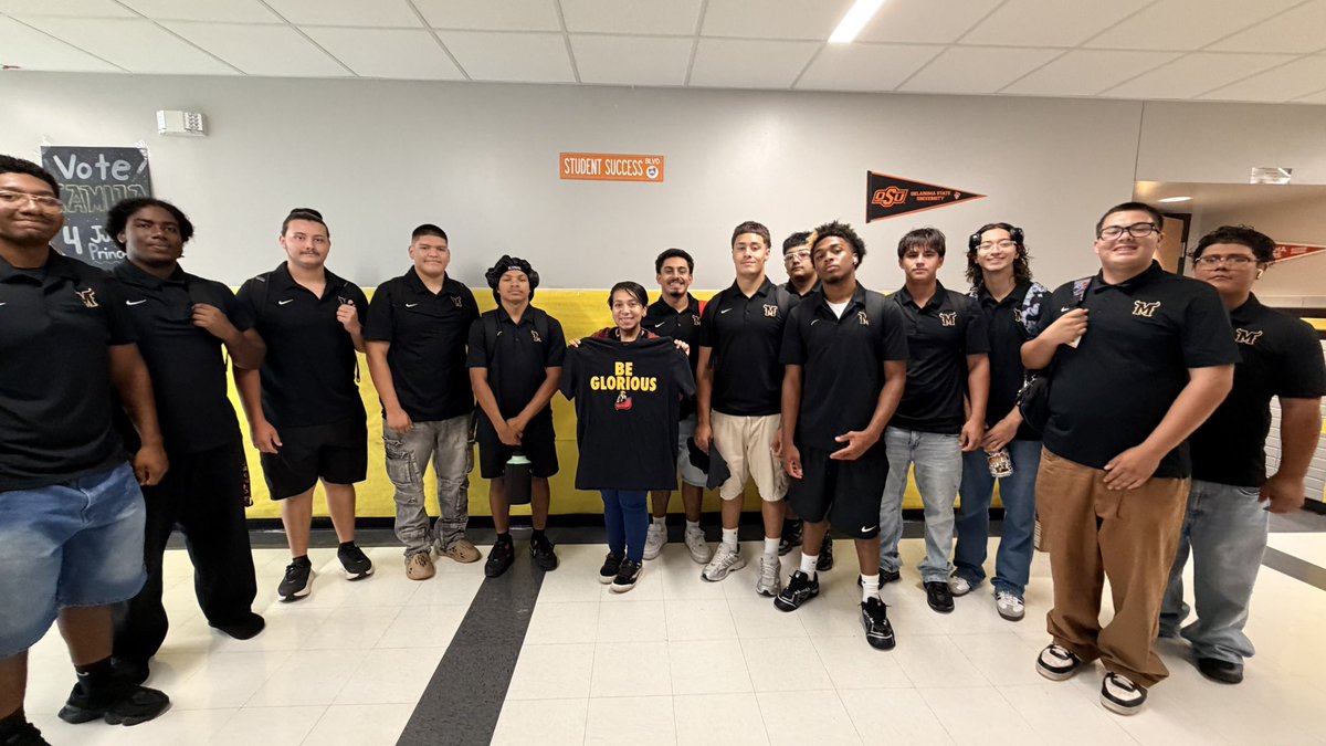 PHSMATADORFB's tweet photo. Congratulations to our Matador Teacher of the Week, Ms. Orona! Thank you for all that you do!🤘

@CoachMac_PHS @GaryReco_BSN @phsmats @YISDAthletics1 @CoachWatkins832 @CoachHorner81 https://t.co/ySVDUtf7jH